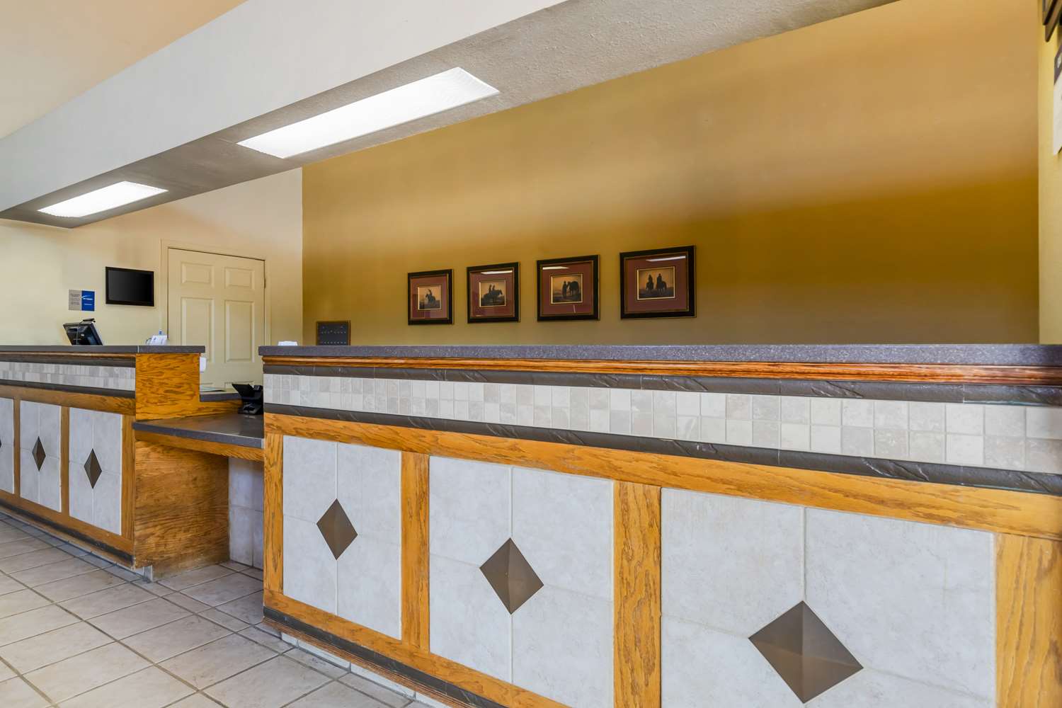 Best Western Executive Inn Hallettsville 2/12