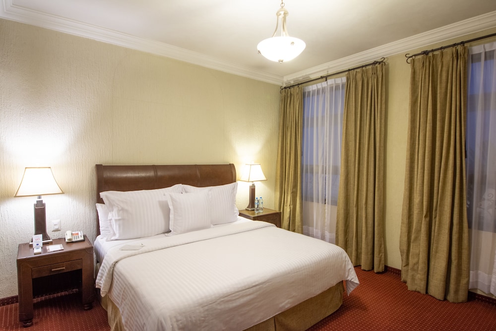 EXCLUSIVE, STUDIO, SUITE