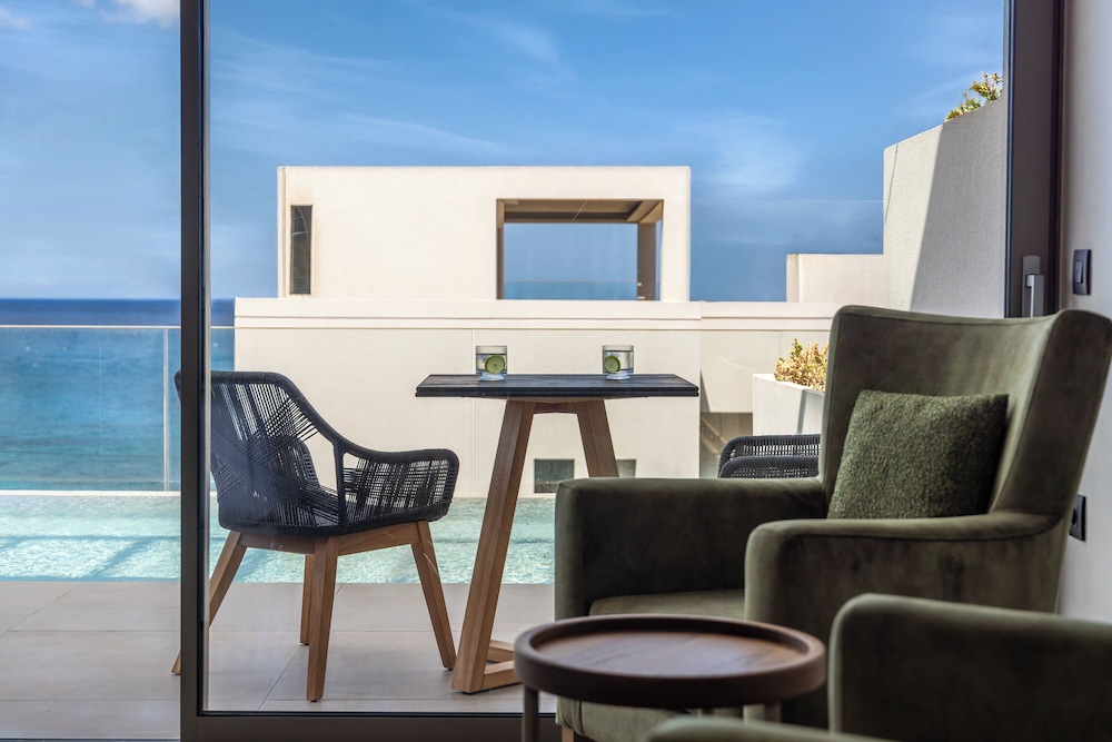 Castelo Boutique Suites by the sea 67/76