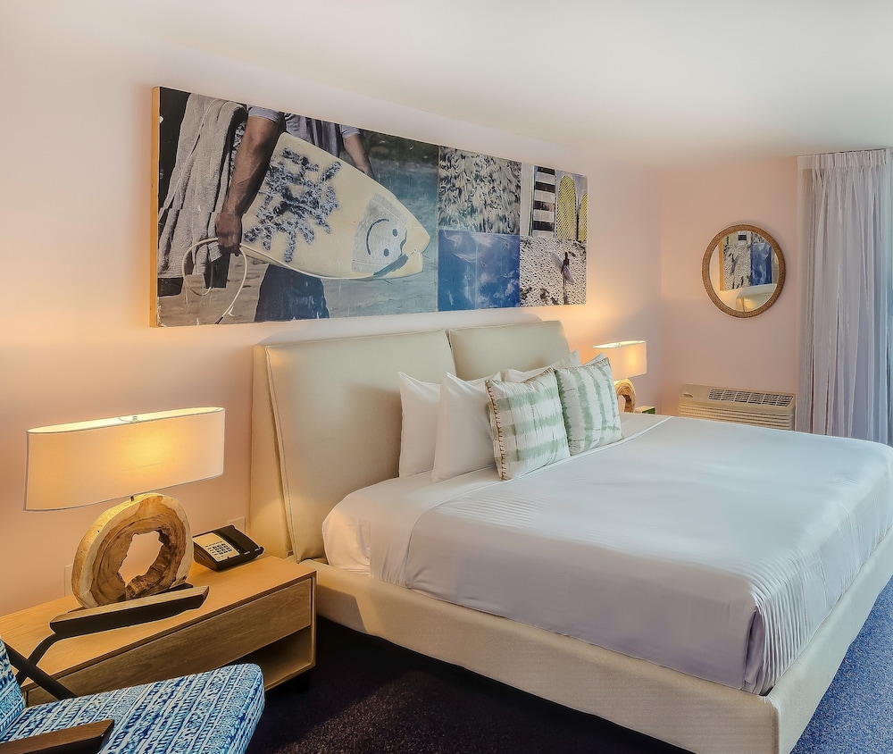 Plunge Beach Hotel 12/66