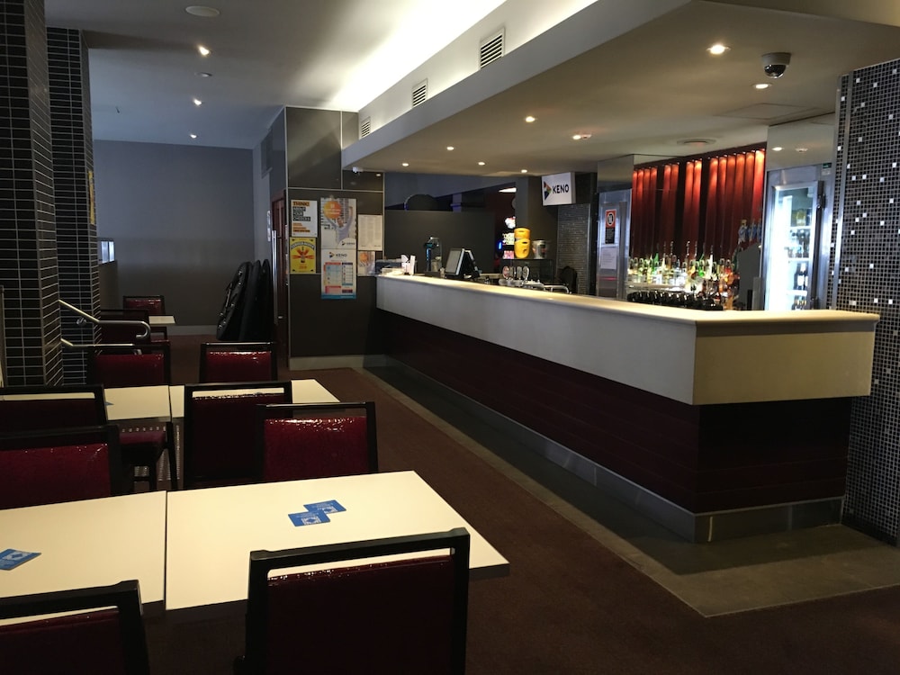 Strathfield Hotel 6/32