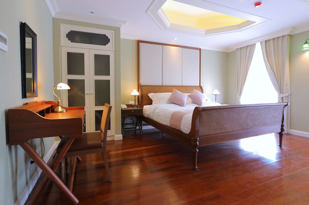 Hiranyakul House 20/50