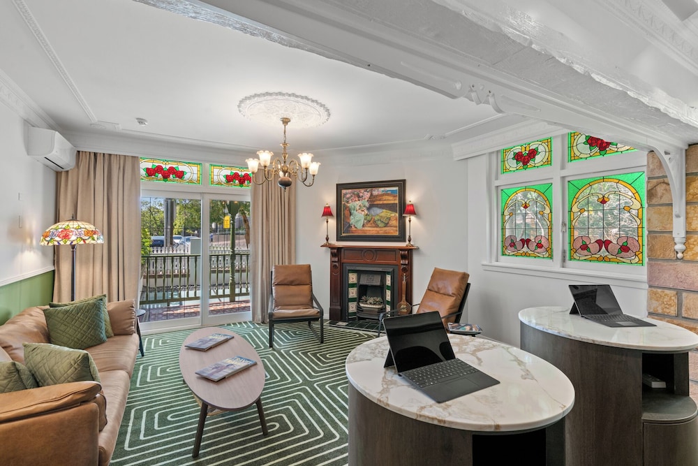 The Charrington Boutique Hotel 40/58