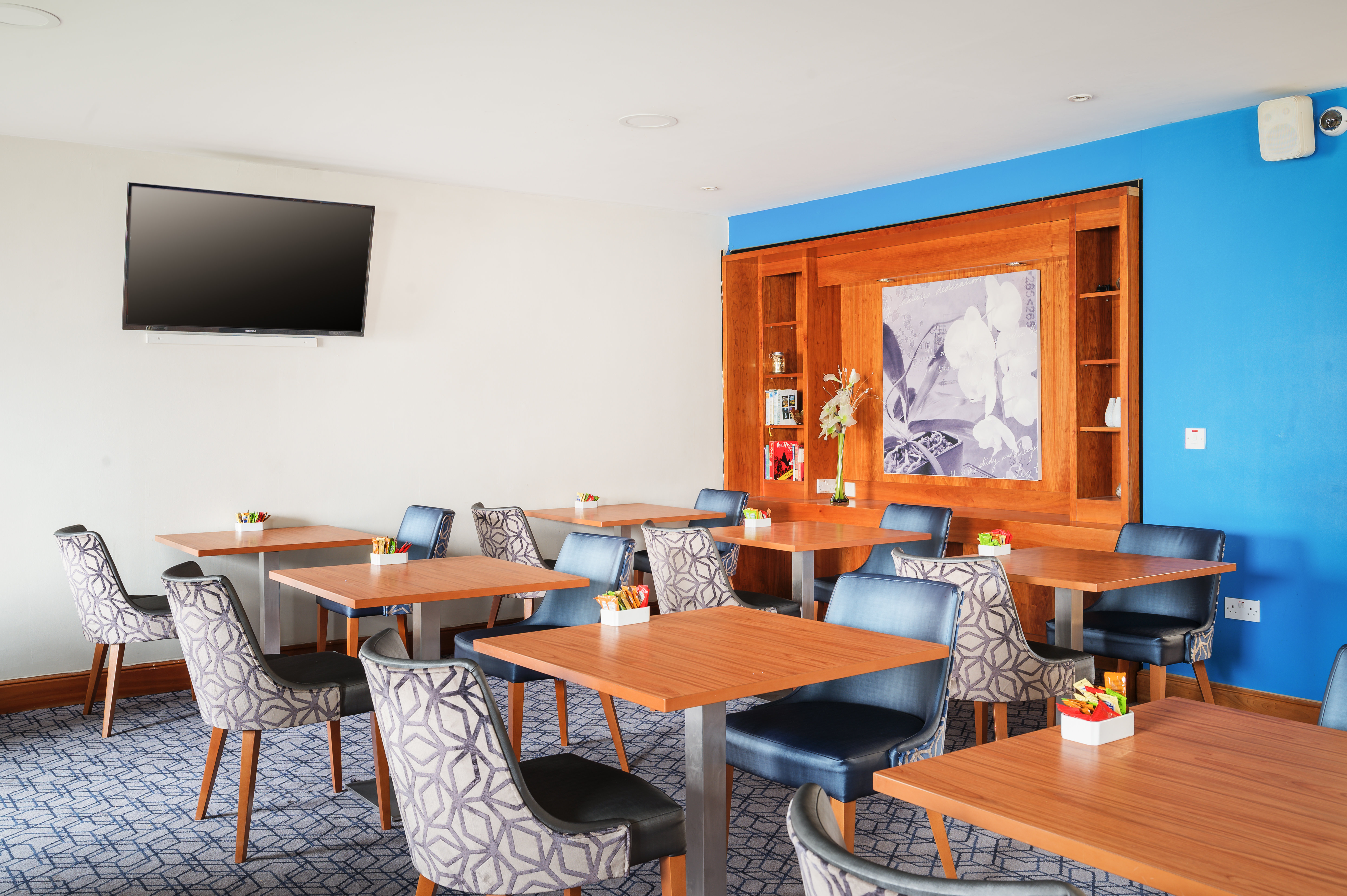 HOLIDAY INN EXPRESS SHREWSBURY 25/40