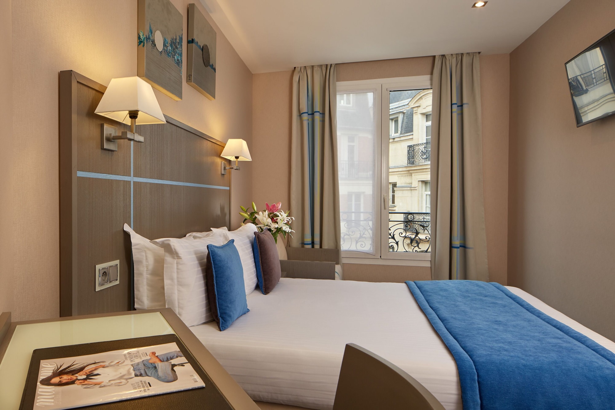 ROOM, DOUBLE BED, BATHTUB