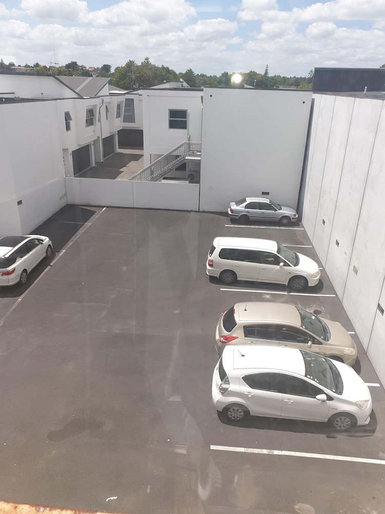 Backpackers Central Hamilton 33/34