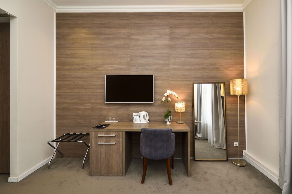Opera Garni Hotel Belgrade 42/45