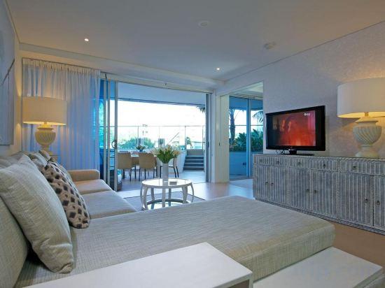2 Bedrooms, Apartment, with Pool