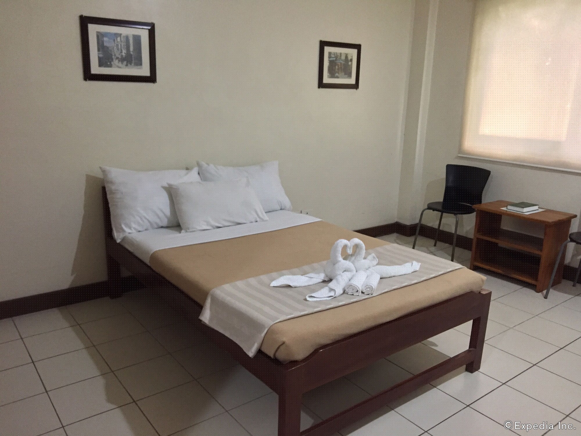ROOM, DOUBLE BED