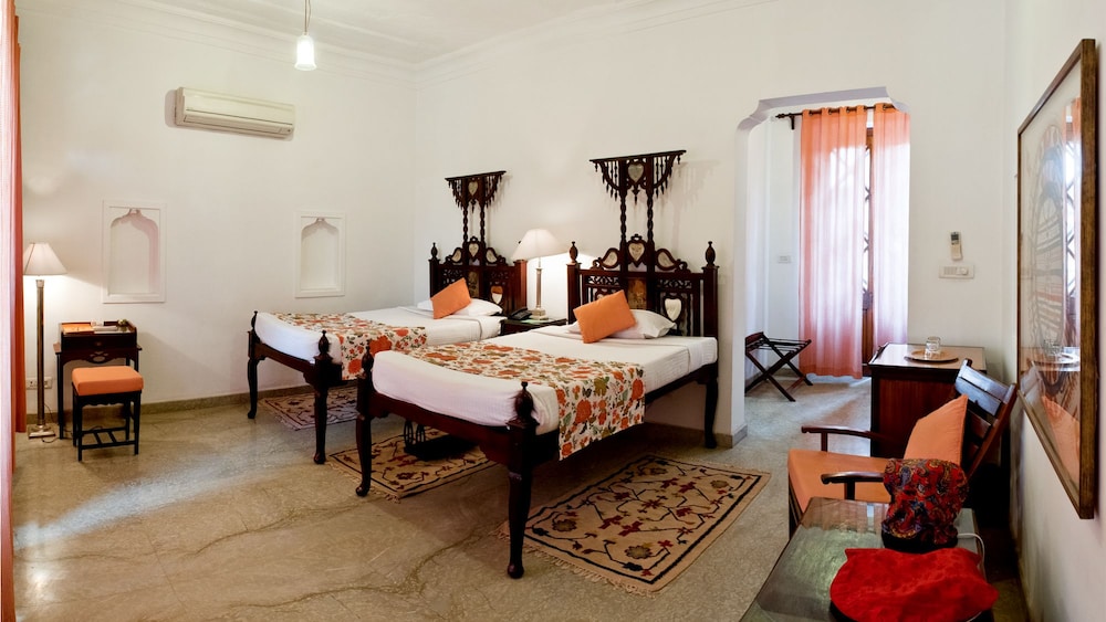 Neemrana's - Deo Bagh 24/48