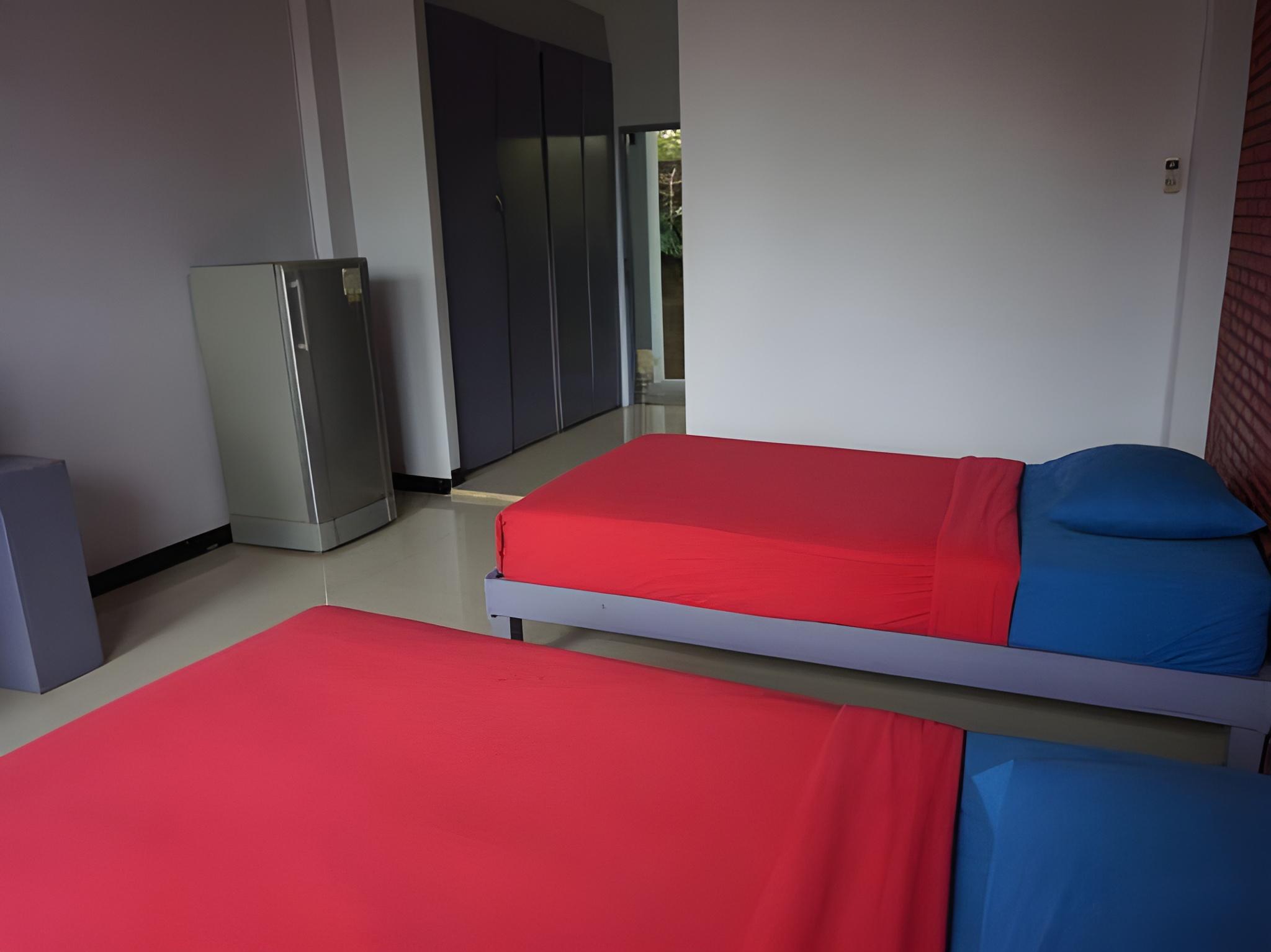 Standard, Twin Beds