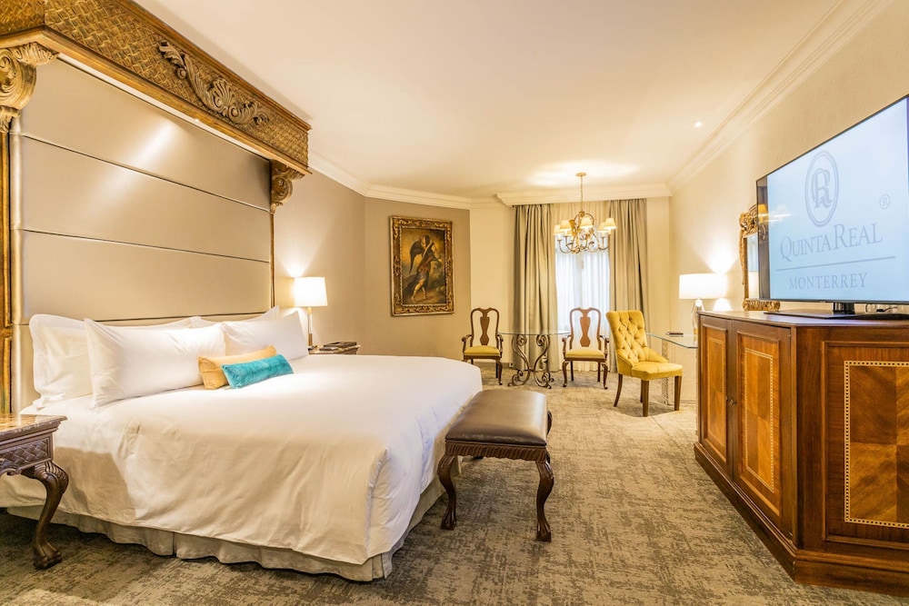 MASTER, SUITE, KING BED