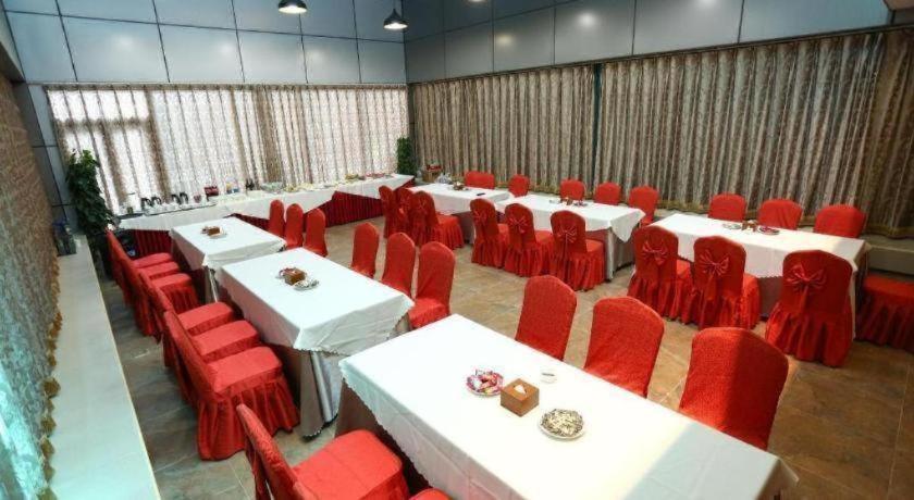Chonpines Hotel (Beijing Caoqiao Metro Station) 47/51