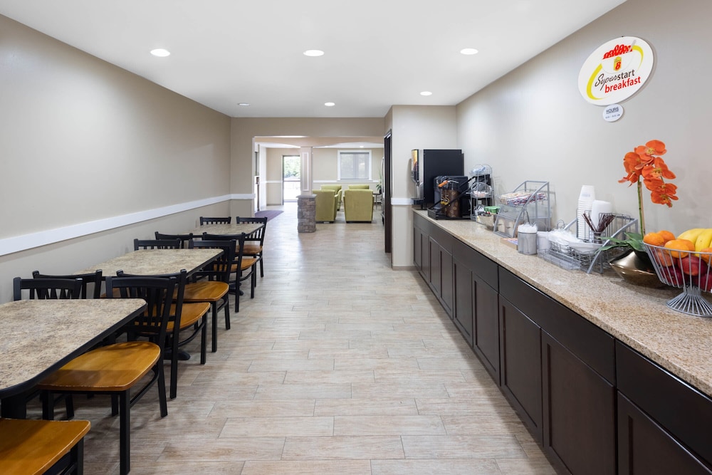 Super 8 by Wyndham Nyack NY 26/37