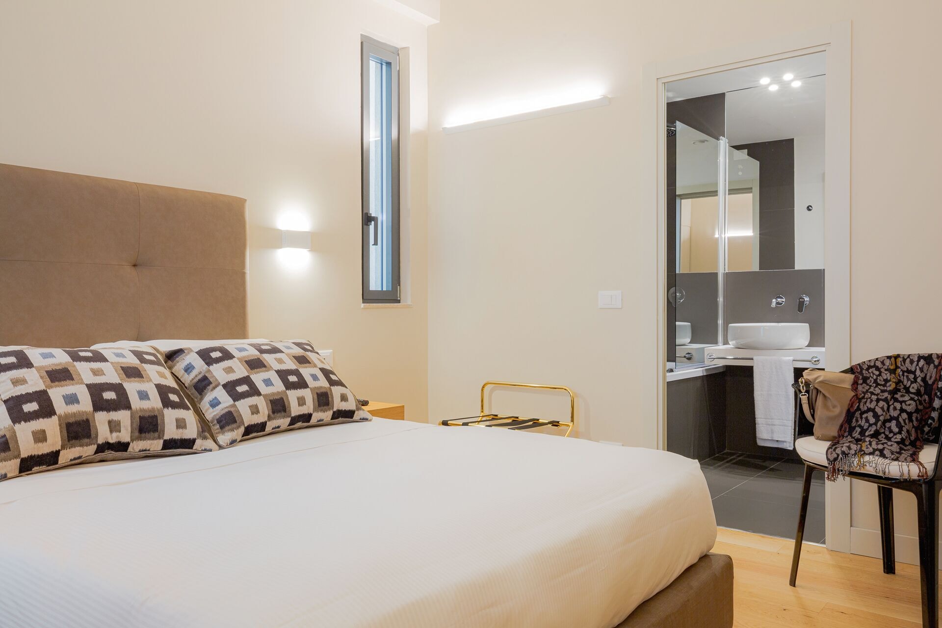 ECONOMY, DOUBLE BED