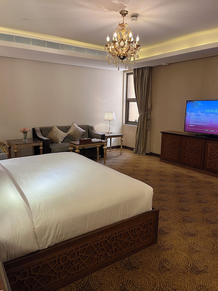 ROOM, DOUBLE BED