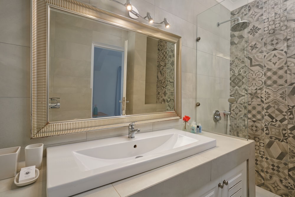 Prestige, Double Bed, Caldera View, Hot Tub 3/3