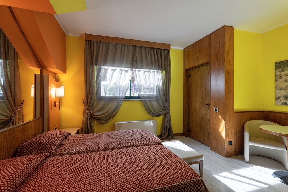 Futura Motel 17/27