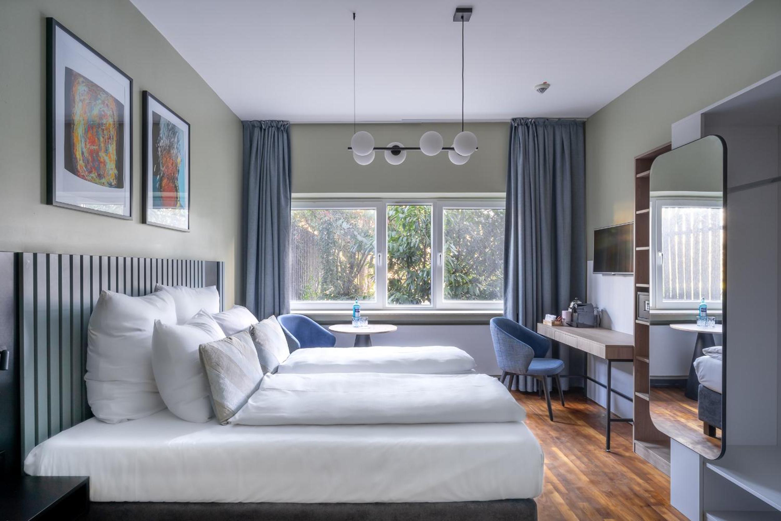 Studio, Queen Bed, Kitchenette, Large