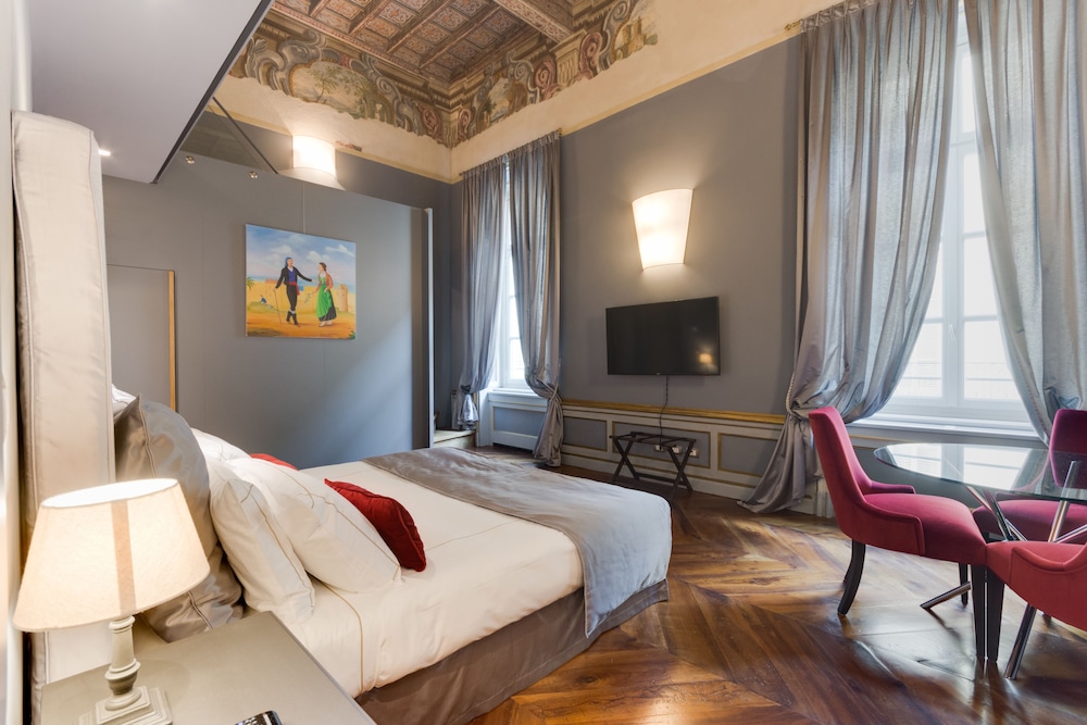 Palazzo Del Carretto Art Apartments 34/72