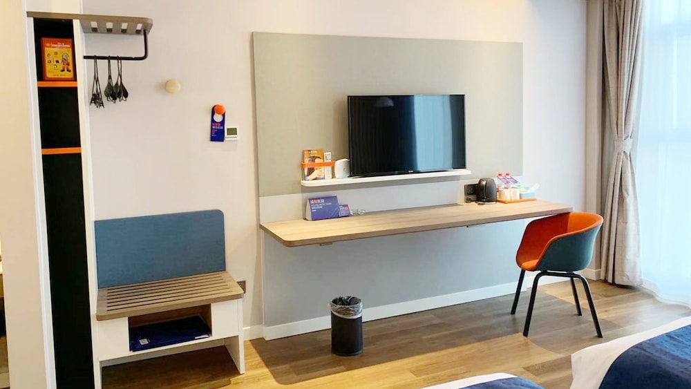 Holiday Inn Express Linyi West 7/82