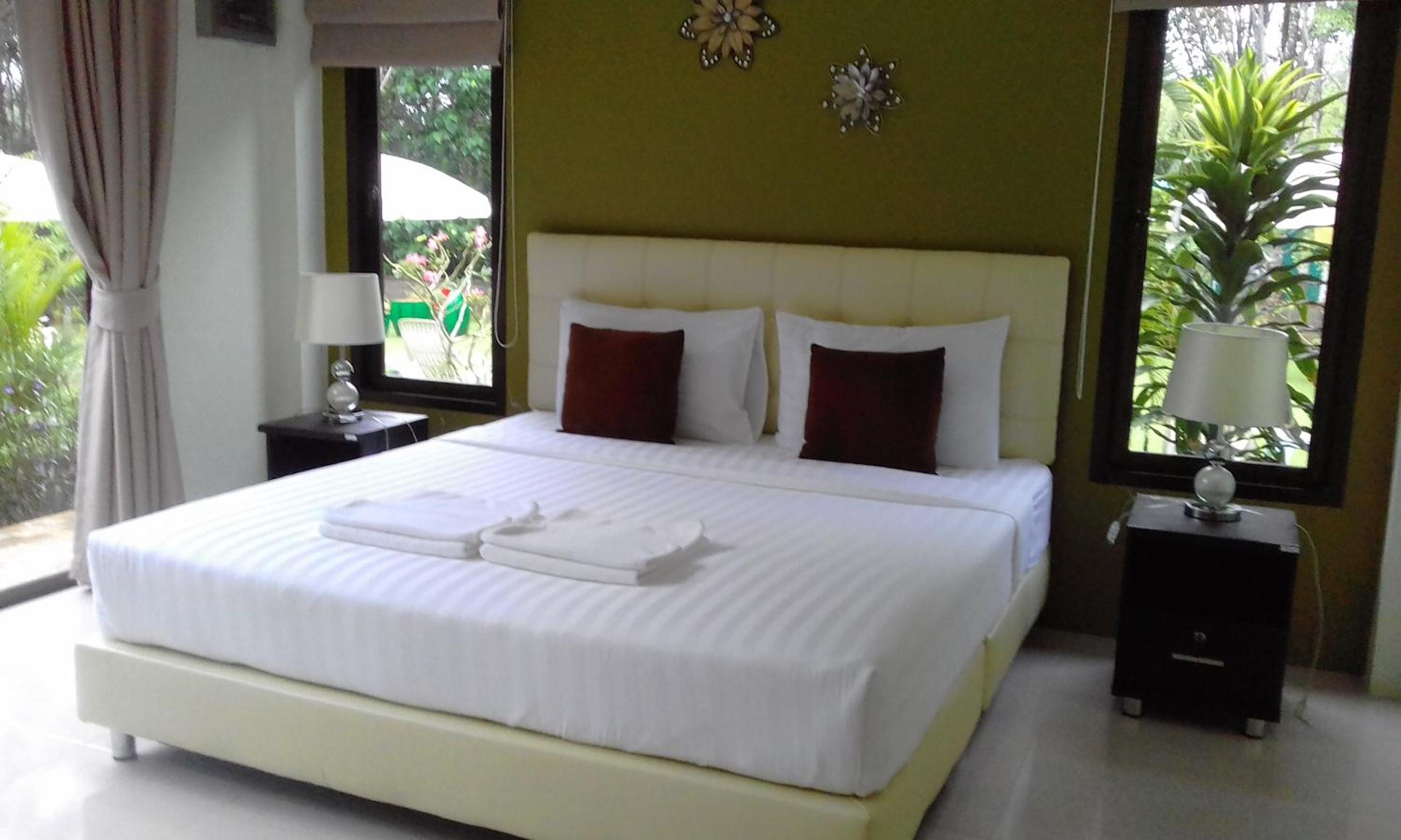 Phuket Sirinapha Resort 12/50