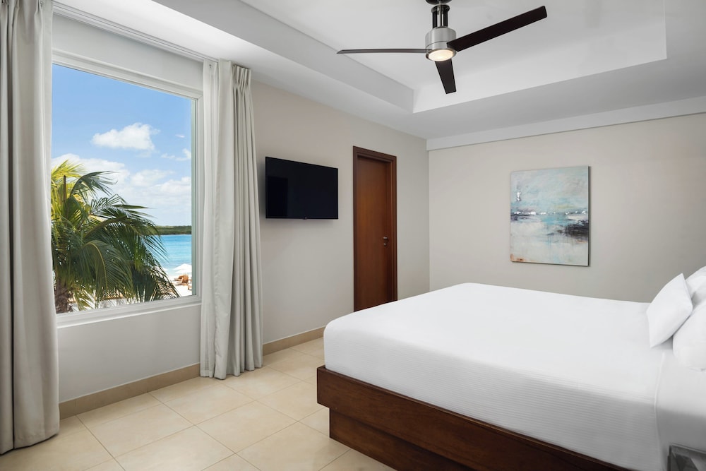 3 BEDROOMS, SUITE, OCEAN FRONT