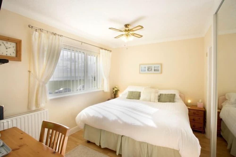 Watersedge Guest House 10/43
