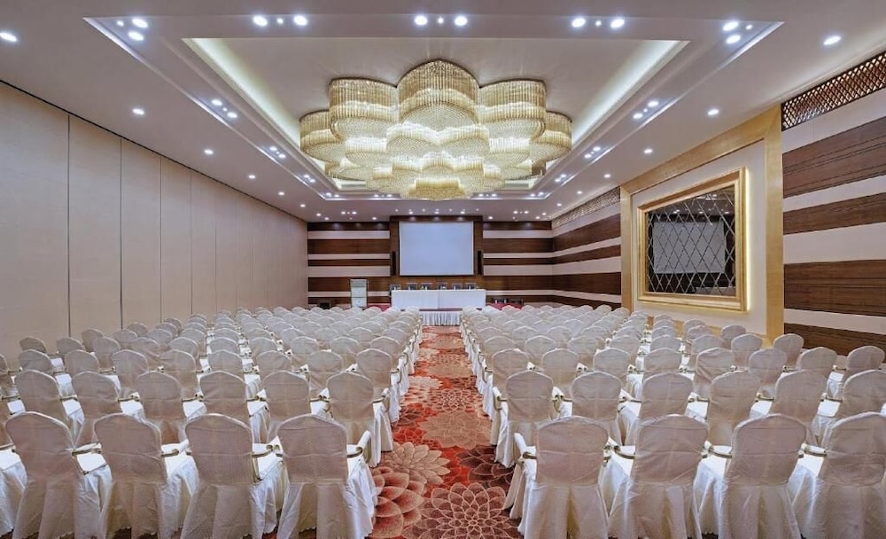 Sayaji Hotel 32/36