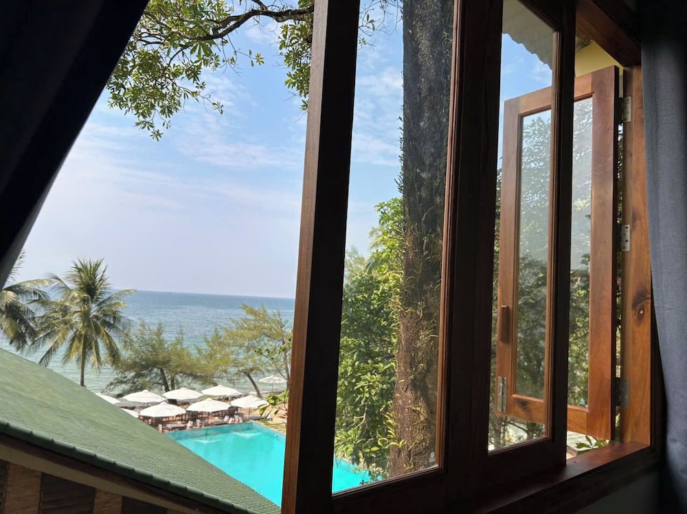 Ancarine Beach Resort 38/72