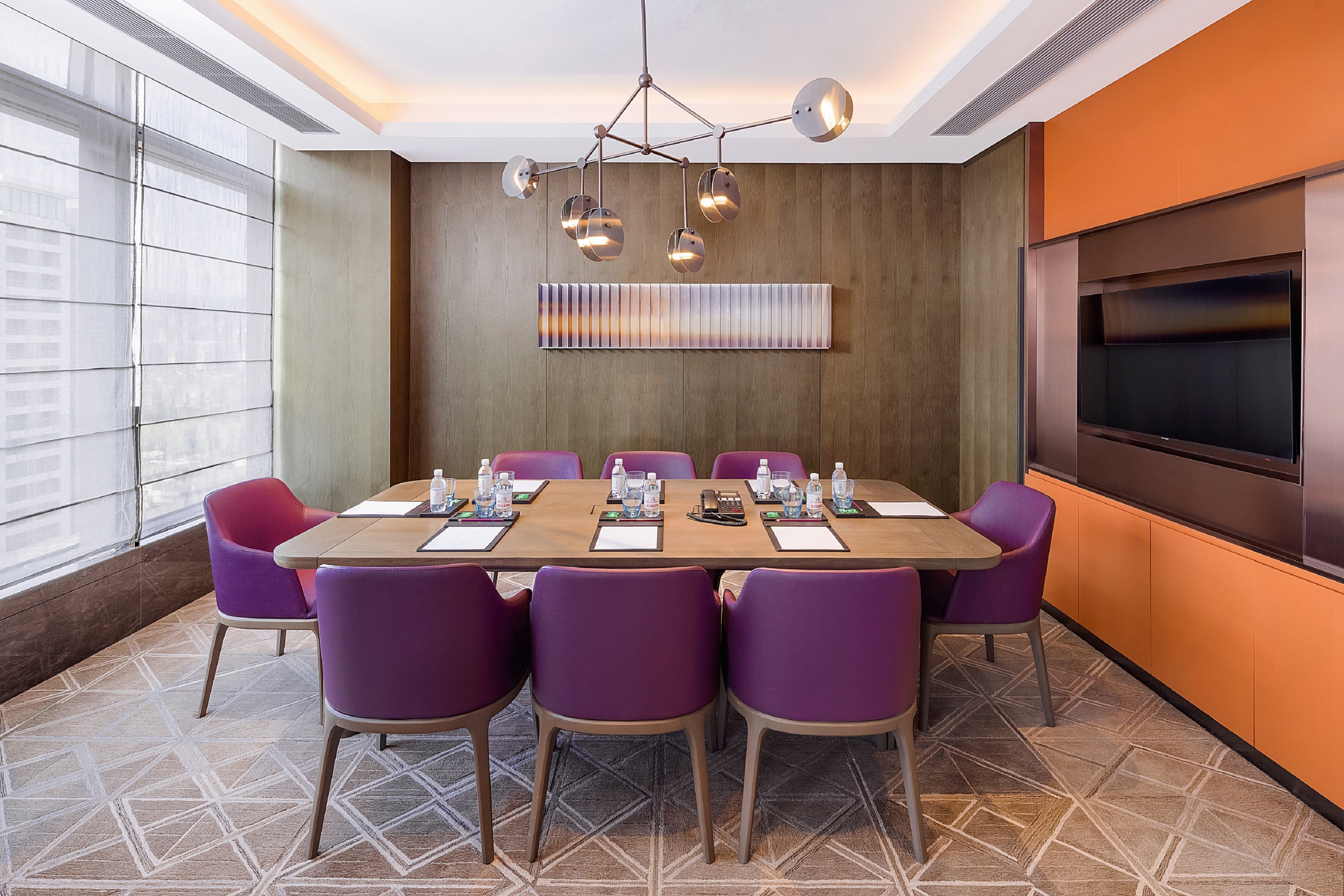 Crowne Plaza Qingdao Jinshui 75/84