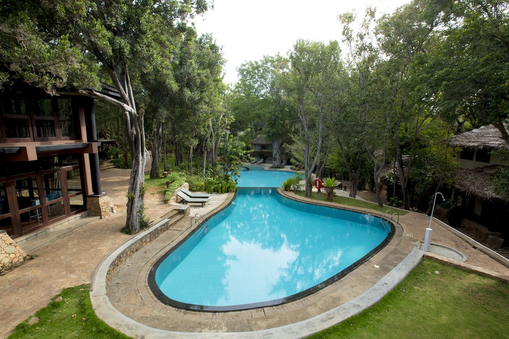 Deer Park Hotel 65/70