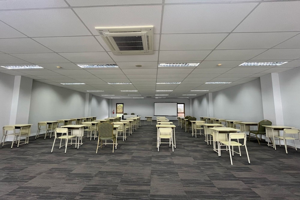 TOS Hotel and Convention Center Tangerang Powered by Archipelago 15/20