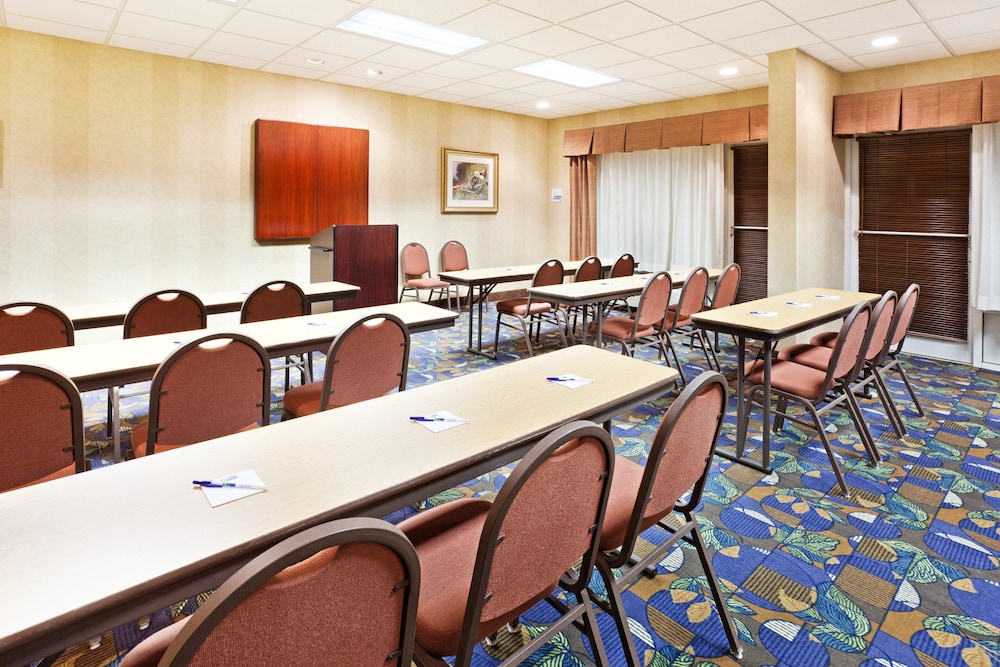 Holiday Inn Express & Suites Sylva - Western Carolina Area 39/50