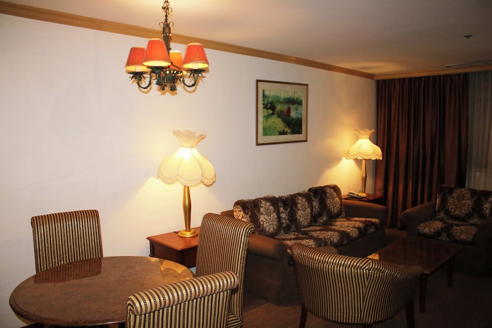 Tiara Oriental Hotel 35/50