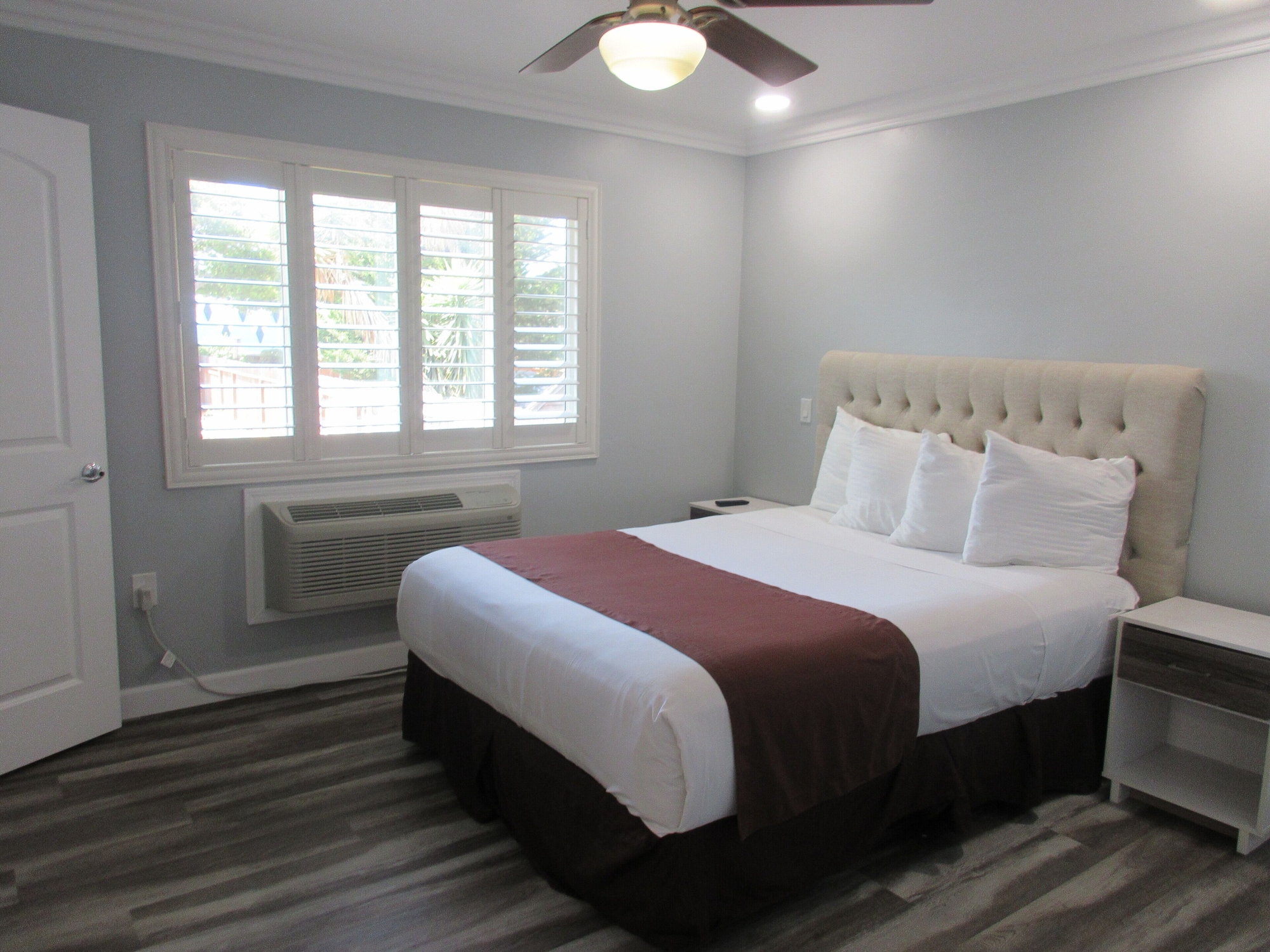 2 BEDROOMS, FAMILY SUITE, KITCHEN