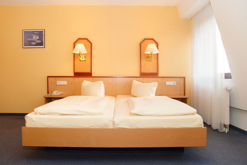 Montana Hotel Nurnberg West 4/28