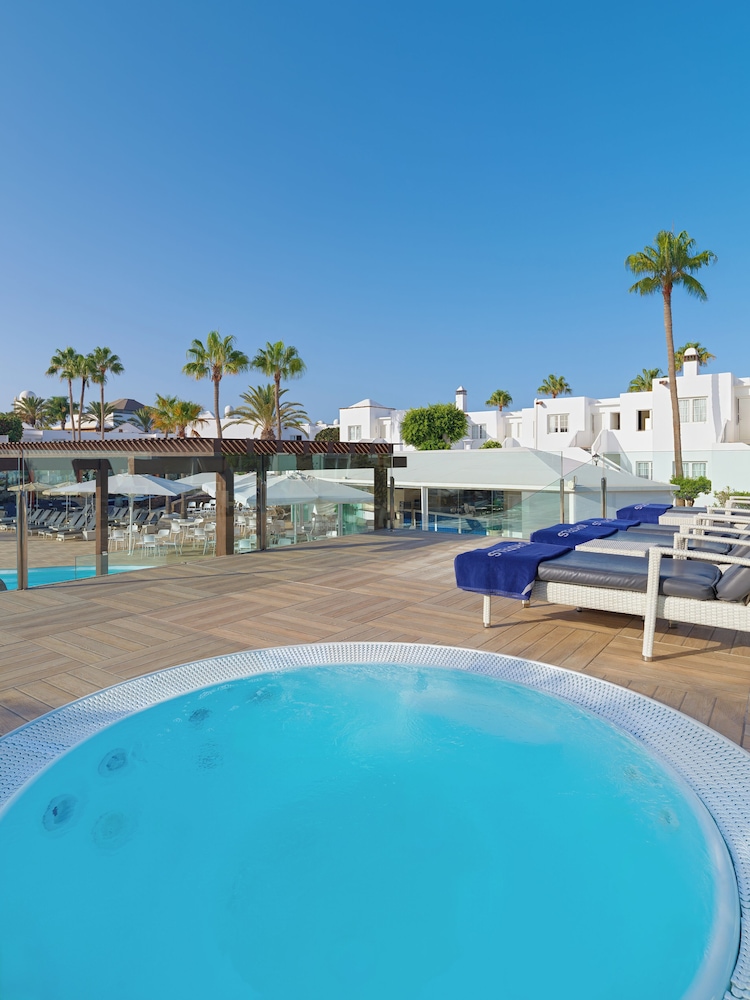 H10 White Suites - Adults Only 45/70