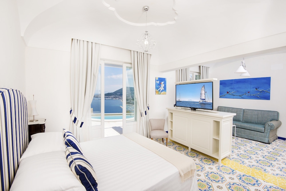 Sunrise, Suite, Queen Bed