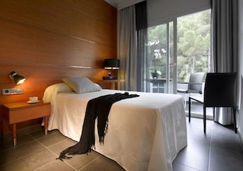 Deluxe, Single, 2 Double Beds