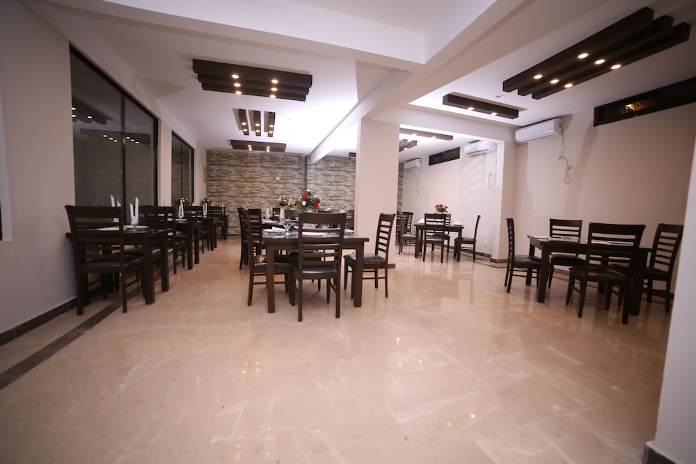 Xefan Hotel and Suites 53/59