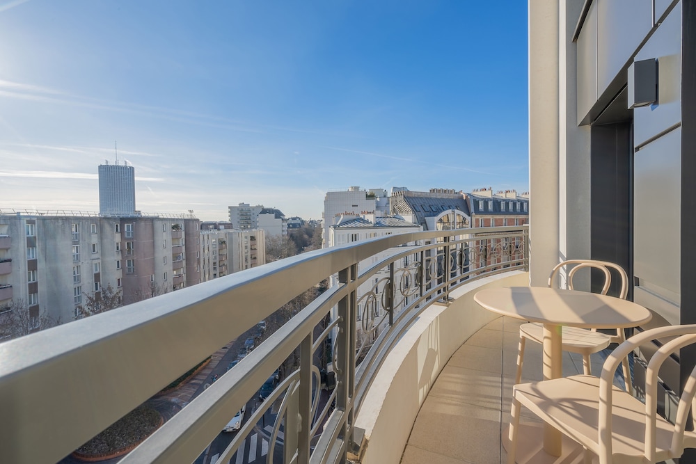 Yuna Porte Maillot - ApartHotel 47/50