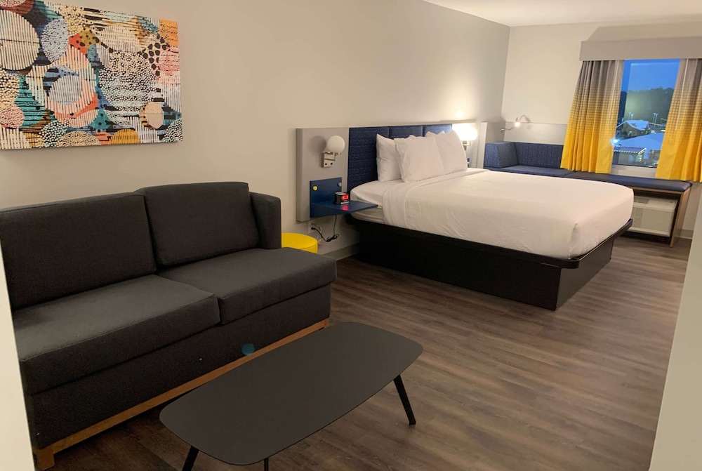 Microtel Inn and Suites by Wyndham Rehoboth Beach 26/62