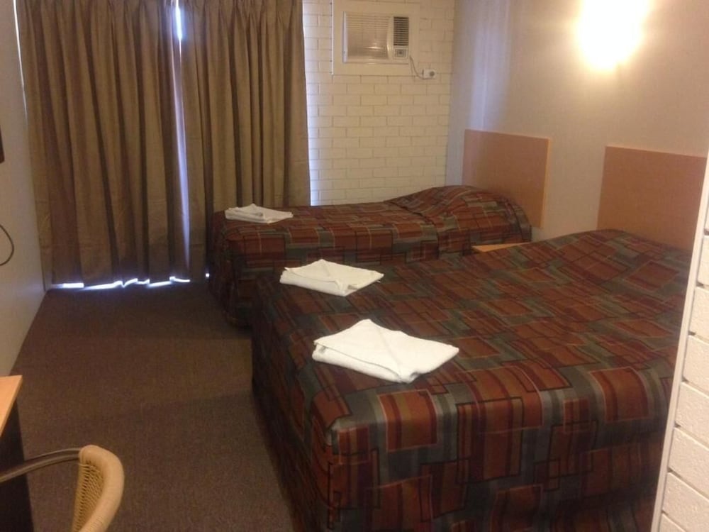 Budget Motel 26/46