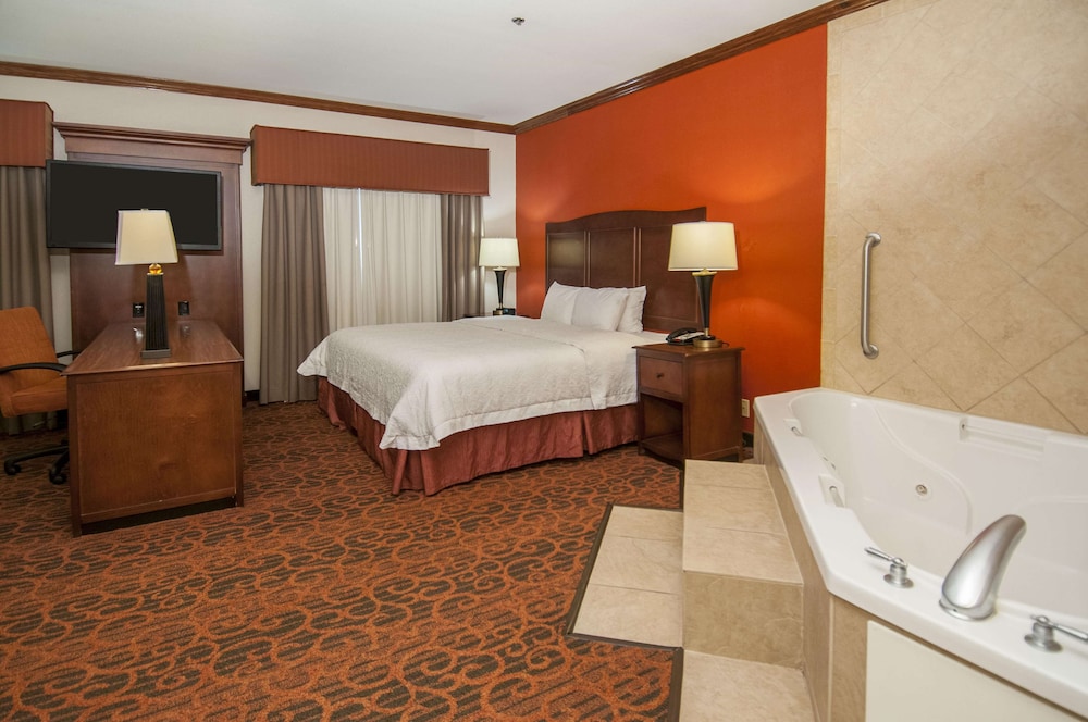 Hampton Inn And Suites Waxahachie 21/76