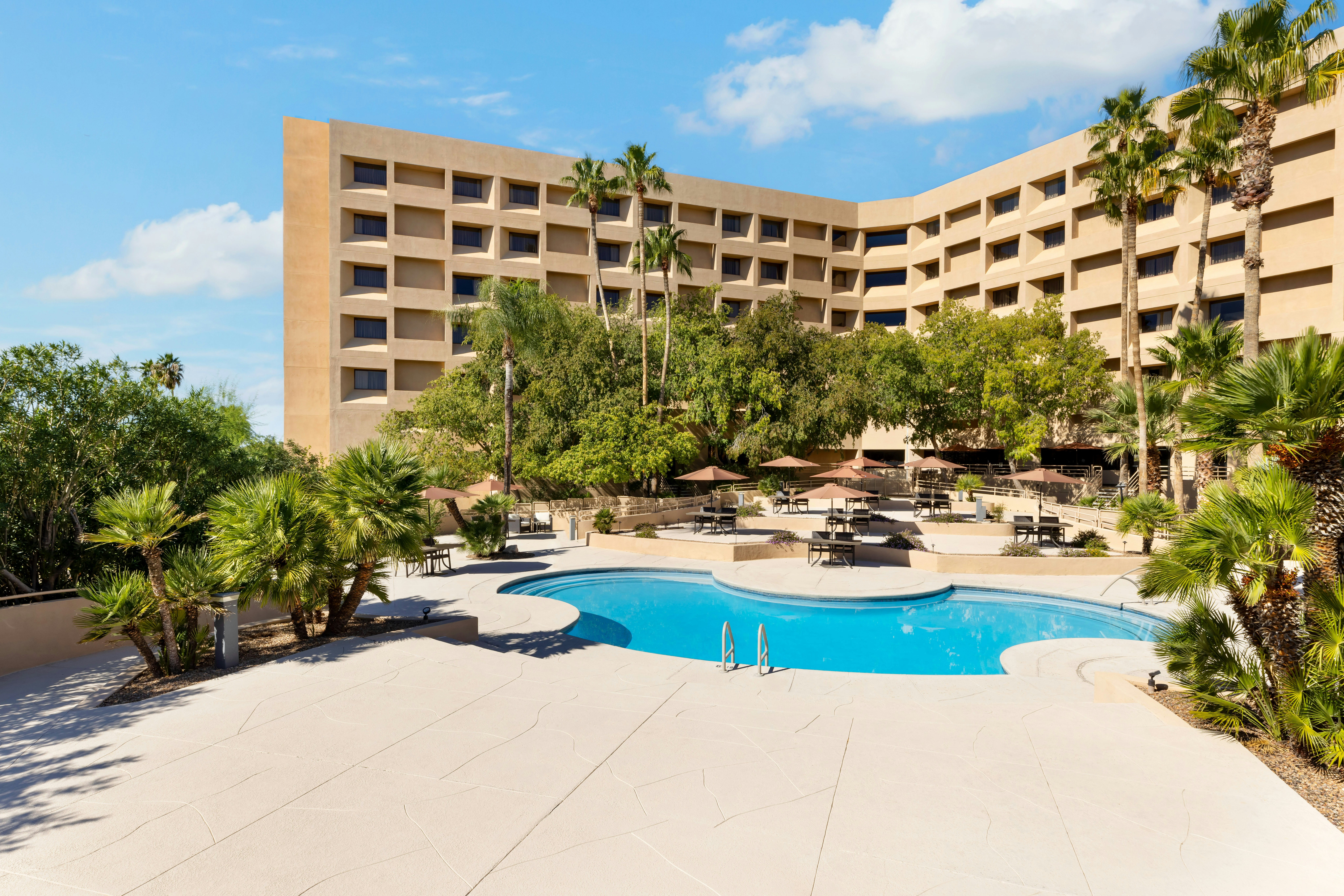 HILTON TUCSON EAST 52/53