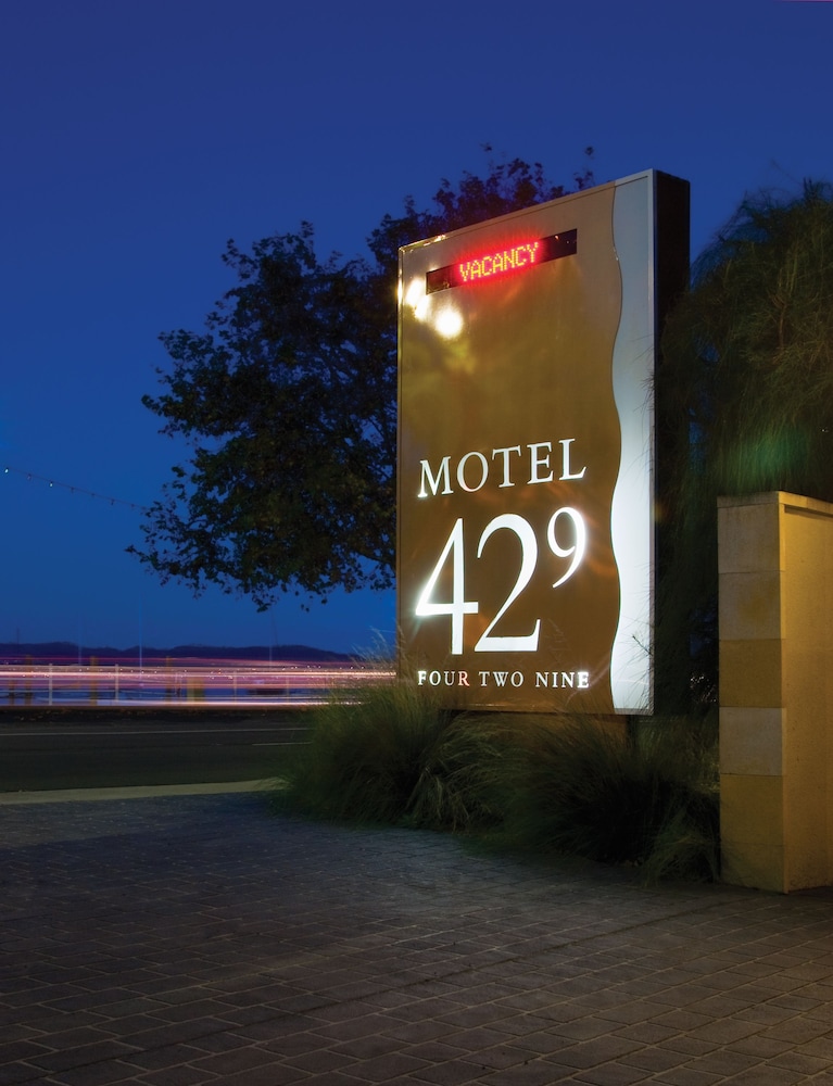 Motel 429 3/69