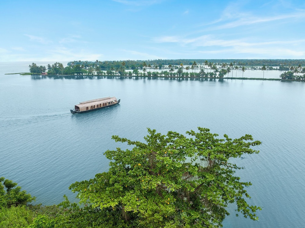 Kumarakom Lake Resort 30/50