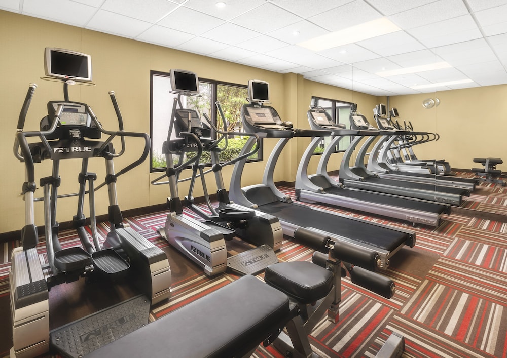Super 8 by Wyndham Dallas Love Field Airport 33/60