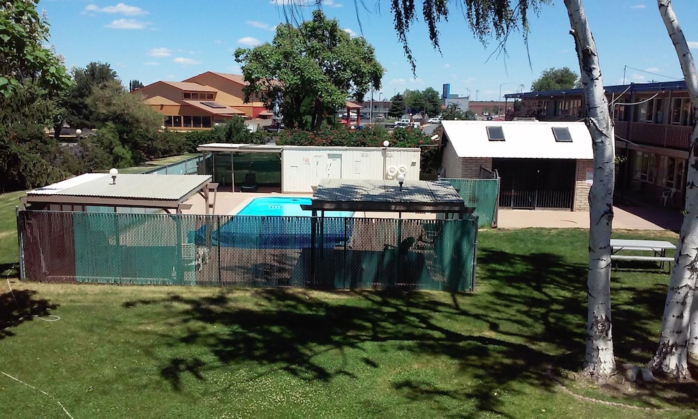 Motel Oasis Inn 1/56